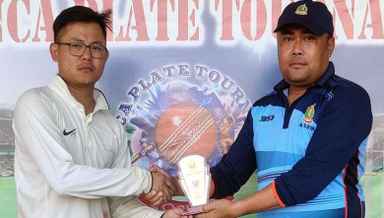 Man of the Match batsman M Satishkumar Singh (L) of UCC  (PHOTO: IFP)