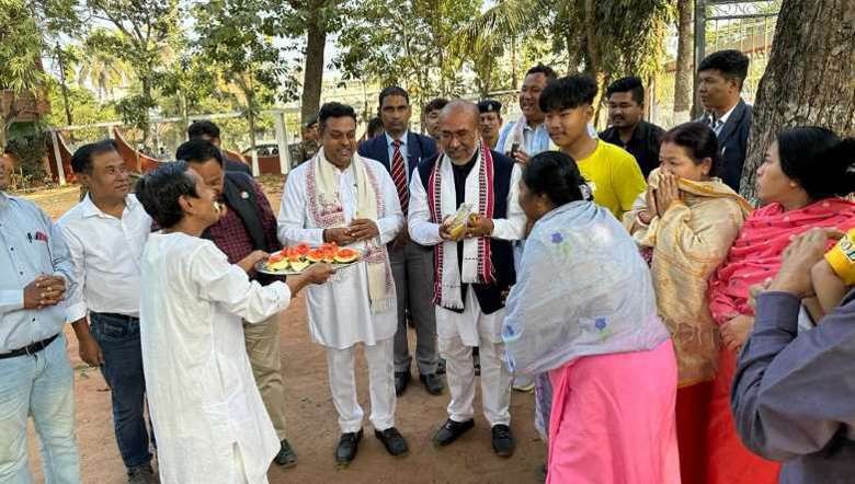 Manipur CM Biren interacts with Meetei community living in Tripura, after offering prayers at Lainingthou Puthiba Temple in the state.