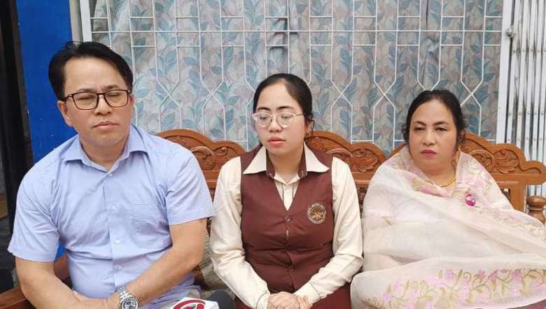 Ria Thokchom (C) of Heritage Convent, Uripok Bachaspati Leikai, Imphal West, who secured the first position in the class 12 exam in science stream (PHOTO: IFP)