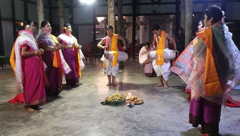 Artistes perform Basak Bipralabdha at Pebam Mandap, Kongpal Kshetri Leikai, Imphal East on December 8, 2022