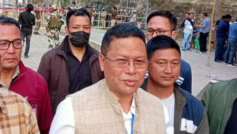 Former DGP Manipur, JD-U candidate LM Khaute (C) (PHOTO: IFP)