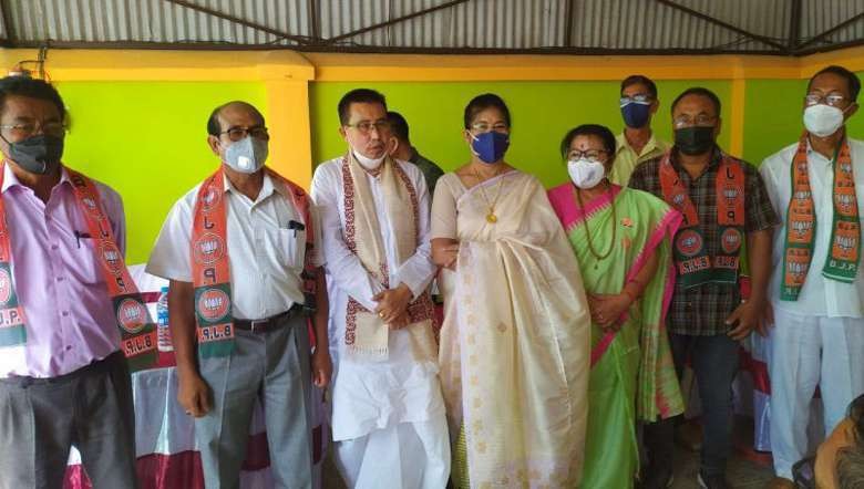 Manipur Education Minister Sorokhaibam Rajen (third from left) during a reception ceremony of newly joined BJP members of Lamshang Mandal (PHOTO: IFP)