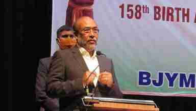 Manipur Chief Minister N Biren SIngh speaking on the National Youth Day in Imphal (PHOTO: IFP)
