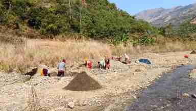Rampant sand mining at Wangjing- Heirok riverbed in Thoubal district (Photo: Babie Shirin_IFP)