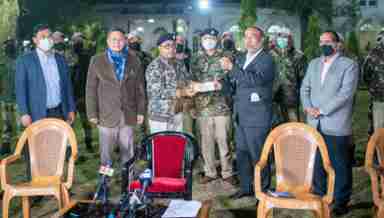 CM Biren hands over reward to additional superintendent of police (Ops) Roni Mayengbam (PHOTO: IFP)
