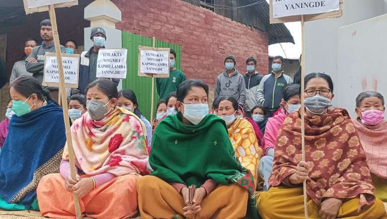 Locals of Keirao Bitra Awang Leikai stage a sit-in-protest in front of residence of Herojit decrying shooting at populated area (PHOTO: IFP)