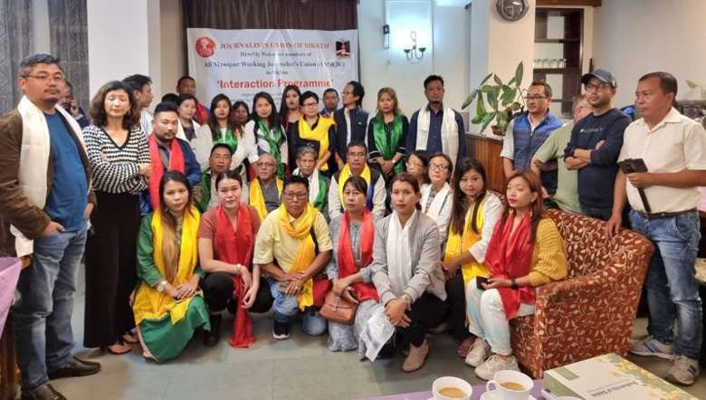 Manipur media team being given reception by Journalist Union of Sikkim (PHOTO: IFP)
