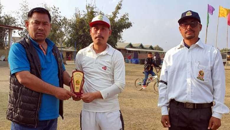 MNCA Secretary S.Priyananda handing over the Man of the Match trophy to PSC player Y.Bhomendro at Moijing Playground, Thoubal.