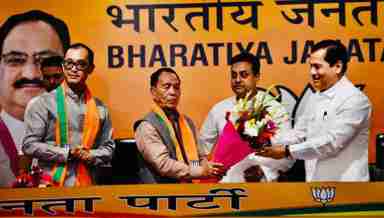 (L-R) RK Imo Singh and Yamthong Haokip felicitated by BJP national spokesperson Sambit Patra and Union Minister Sarbananda Sonowal, New Delhi (PHOTO: Twitter)