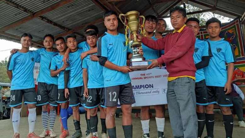 S Khomunnom Youth Club lifts TAYA Champion Trophy (Photo: IFP)