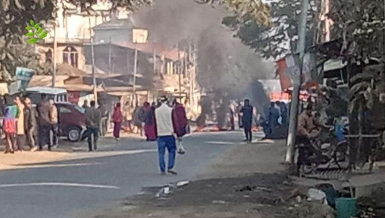 Poll-related violence at Samurou, Imphal West (Photo: IFP)