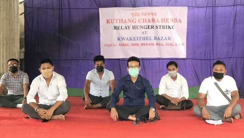 Student bodies in Manipur on relay hunger strike in Imphal on 21,10,.20 (PHOTO: IFP)