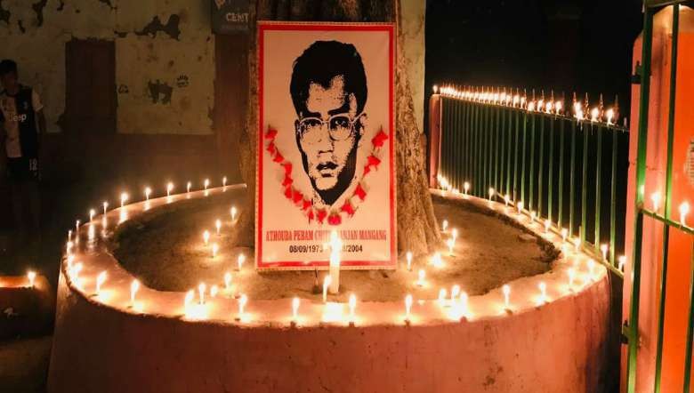 Candles lighted at the birthplace of Athouba Pebam Chittaranjan Mangang (PHOTO: IFP)
