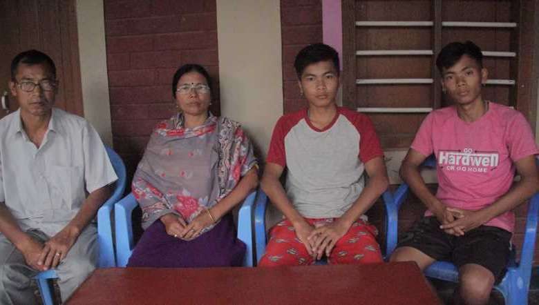 Twin brothers Nongmaithem Parihan Meitei and Nongmaithem Pariton Meitei of Manipur with their parents (PHOTO IFP)
