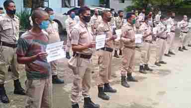 Protesting VDF personnel at Kangpokpi, Manipur (PHOTO: IFP)