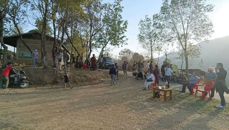 Villagers stop police personnel from moving up Mt Koubru on April 13, 2021 (PHOTO: IFP)