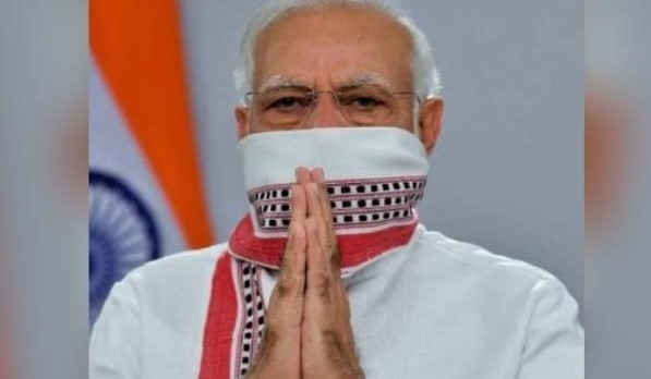 Prime Minister Narendra Modi wearing the black and white scarf (PHOTO: Twitter)