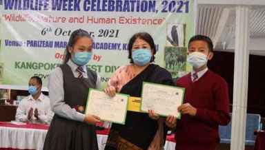 Prizes awarded to several students during the Wildlife Week celebration in Kangpokpi district.