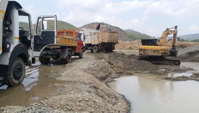 Sand mining at Thoubal River (File photo: IFP)