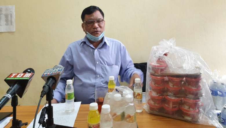 Food Safety Administration official Tekcham Brojendro Khaba Meitei speaks to media (PHOTO: IFP)