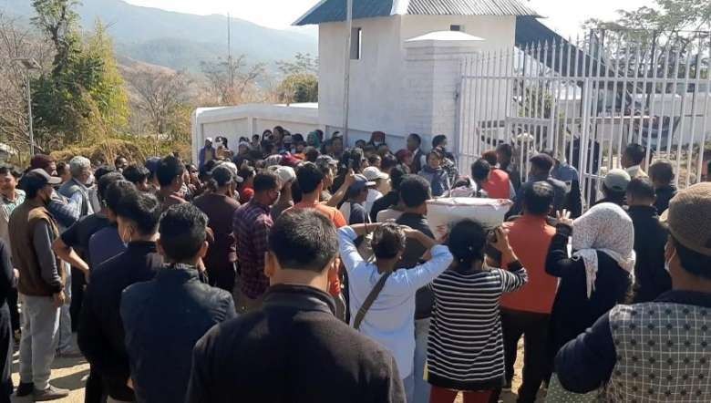 Locals storm Kangpokpi DC office over Bypass row, February 11, 2021 (PHOTO: IFP)